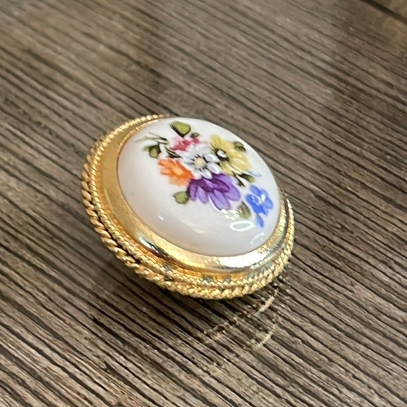 Vintage Made in Italy Ceramic Floral Cameo - Picture 4 of 14